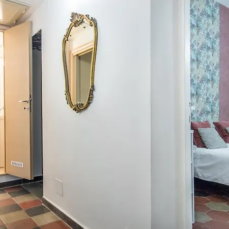 Flora Metro Vittorio Apartman *